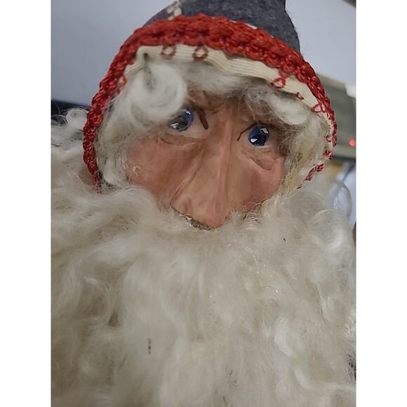 Vintage Santa Decoration Tree Topper Free Standing Gray/Red Cloak w/Wreath - Picture 3 of 9